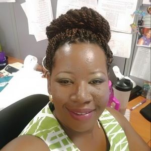 Meet your Posher, Denise